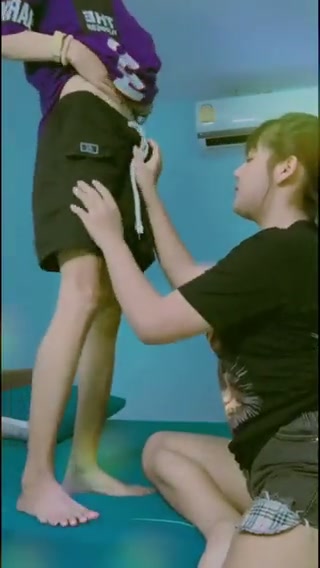 keenakan di kocok sampai crot dalam mulut