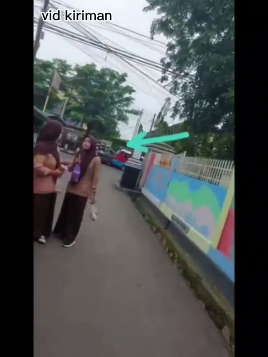 Ngintip rok sekolah 1