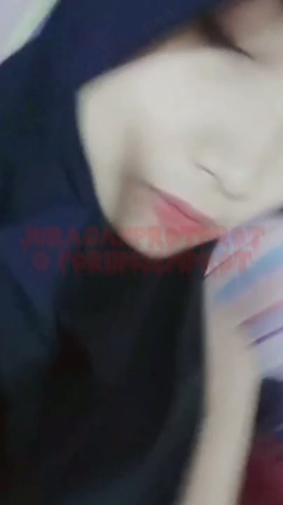 Ukhti Cantik Jilbab Pamer Toket Gede Mastrubasi Colmek