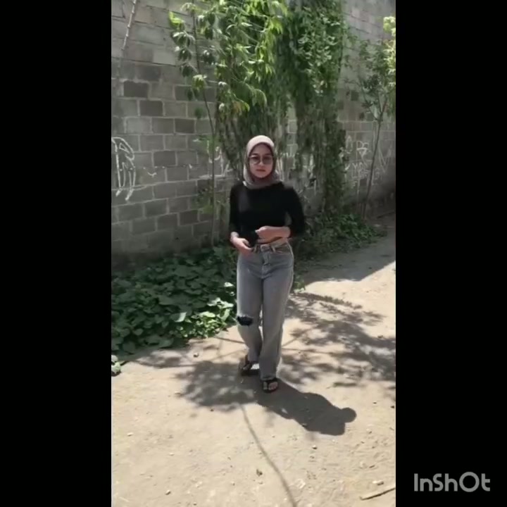 hijab exhib viral 2