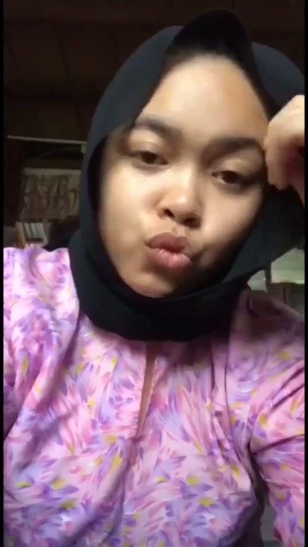 Mbak jaga warung Madura, sepi dikit nyelipin lobang mkiw