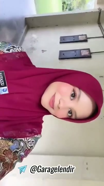 Buguru hijab cantik sangex sama penjaga sekolah di kmr mndi - PoopHD