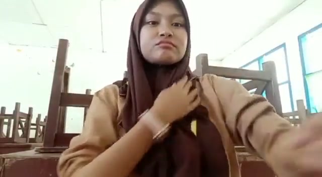 Jilbab-SMA-Exhib-Pap-Nenen-di-Kelas - DoodStream.mp4