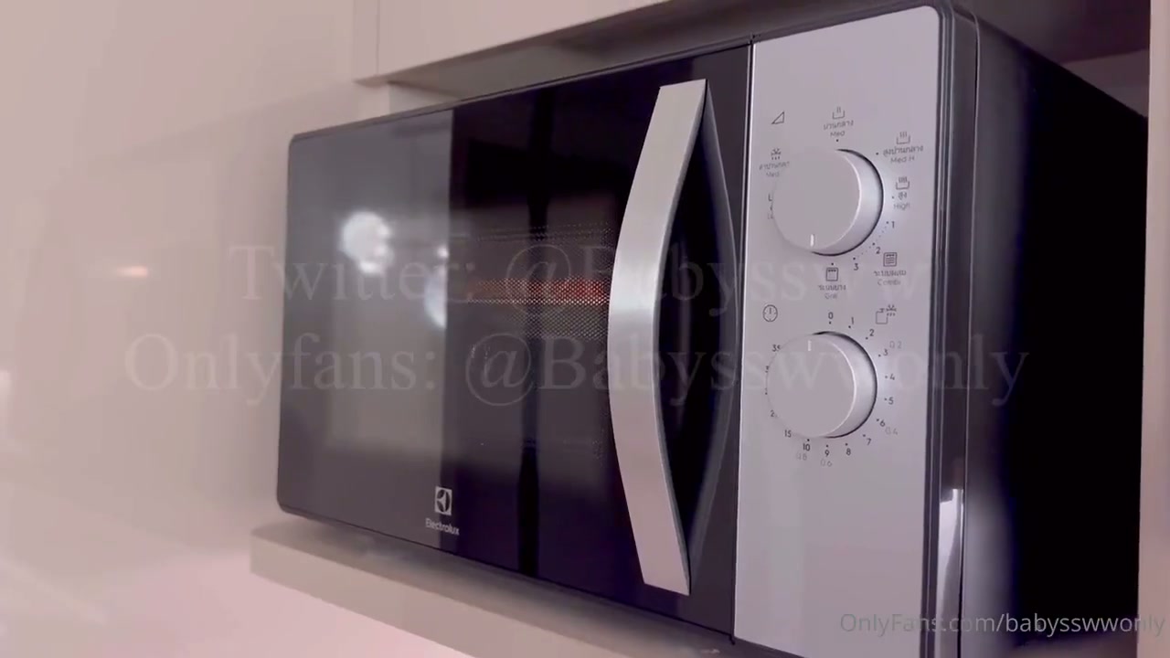 น้องบี้ babysswwonly โดนจับเย็ดคาอ่างล้างจาน