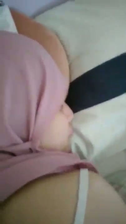 cewe hijab cantik nungging sama pacar