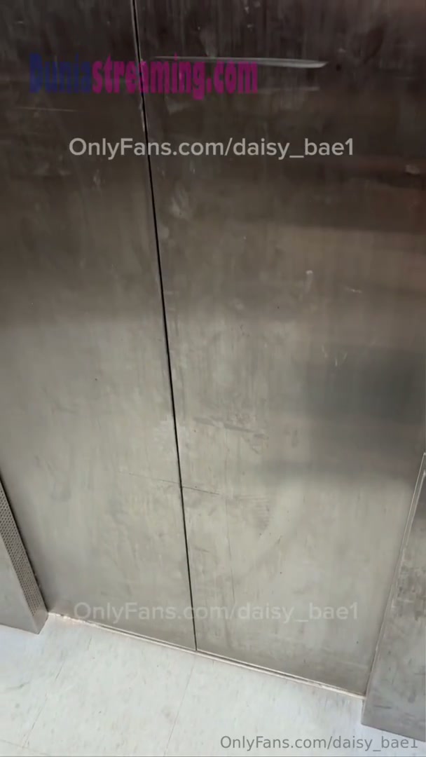 Daisy Bae Nungging Kena Entot di Tangga.mp4