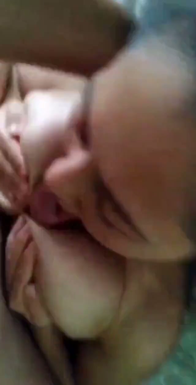 ABG toket nya kena crot pakde