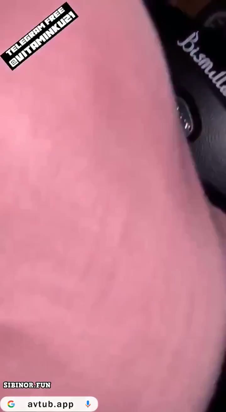 Longdur Awek Satin Jilbab Pink Malay Ngewe di Mobil.mp4