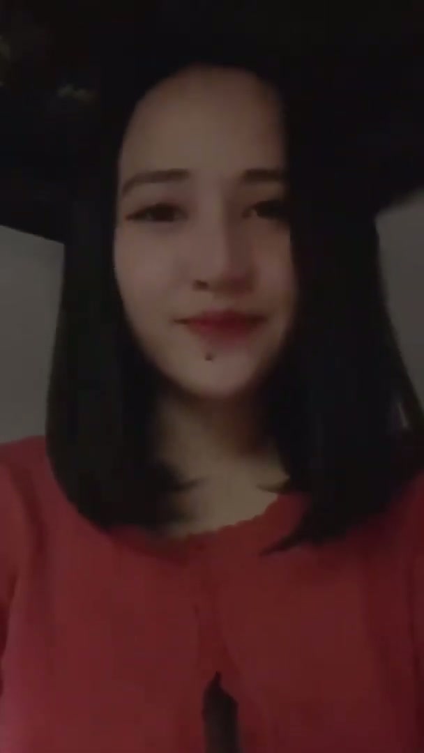 OCHI BERLIAN NGAPAIN DI BELAKANG PINTU - DoodStream - DoodStream.mp4