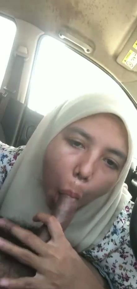 Hijab sepong di dalam mobil