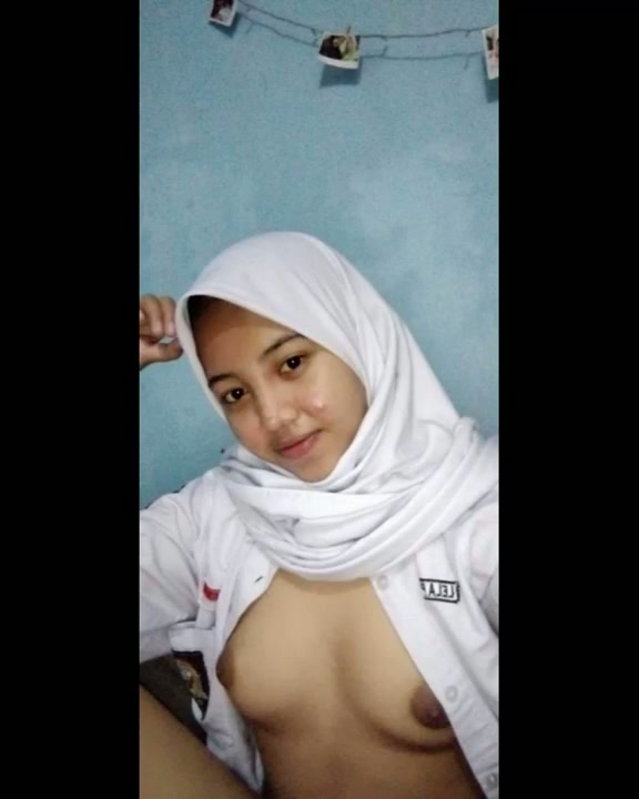 Abg Hijab indonesia Sma Omeg Pake Dildo Gede-More at COLMEK.LINK - Playcrot.mp4