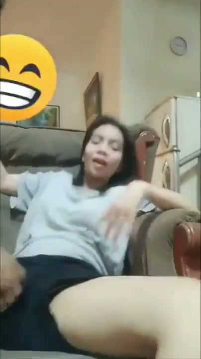 - VIRAL kakak tiri paksa adek diruang tamu