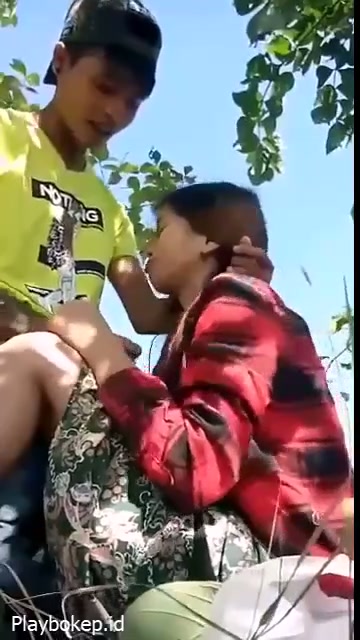 Ceweknya Ngambek Gak Mau Nyepong Doi.mp4