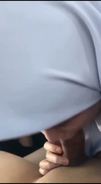 Jilbab SMA di mobil jadi penyepong kontol bayaran.mp4