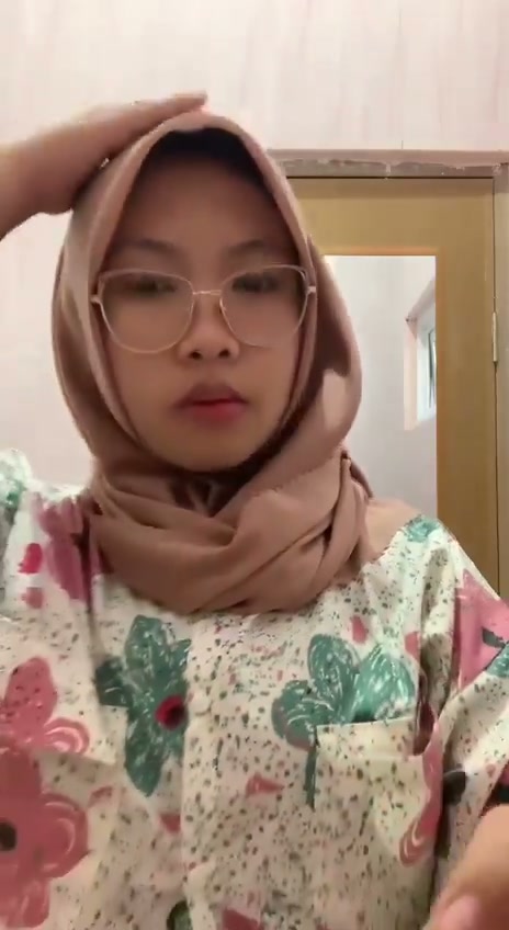 Hijab kacamata spill uting.mp4