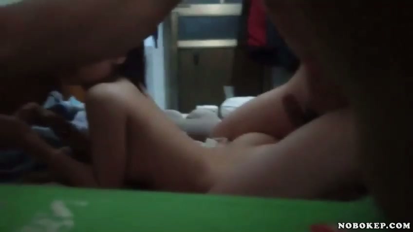 Desahannya Nikmat Banget - PoopHD.mp4