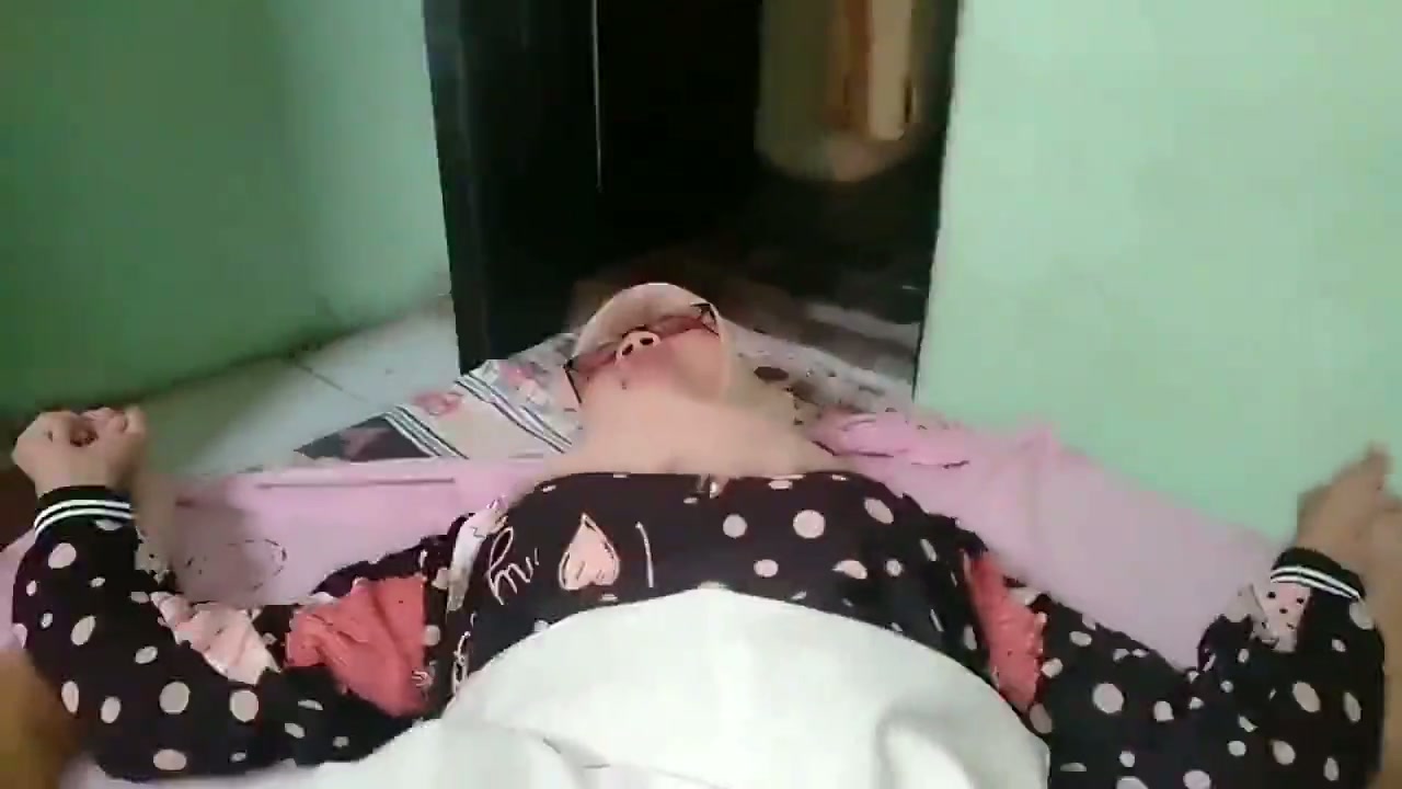 stw hijab digenjot berondong.mp4