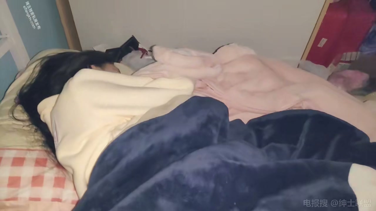 ew3 ad3k mulus lg tidur dikamar.mp4