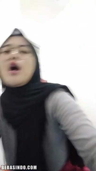 Acha Hijab Toket Gede Cantik Kacamata.mp4.mp4