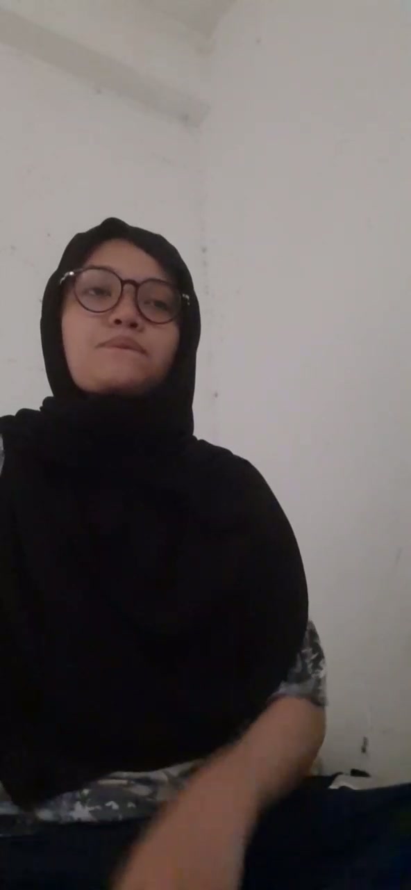 Hijab_Hitam_Kacamata_Meki_Mulus.mp4