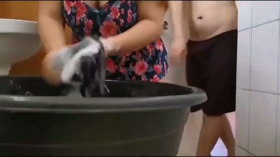 GANGGUIN IBU MERTUA CUCI BAJU