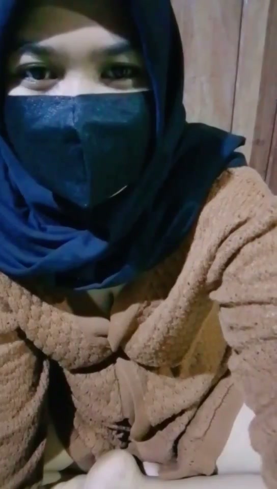 Hijab dibuka maskernya ternyata lumayan juga.mp4