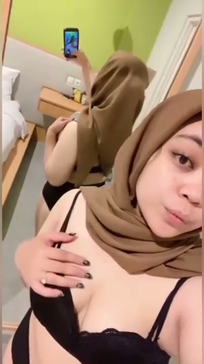 Yuli alter jilbab terbaru - Main tete sambil nunggu abang grabnya Dateng.mp4