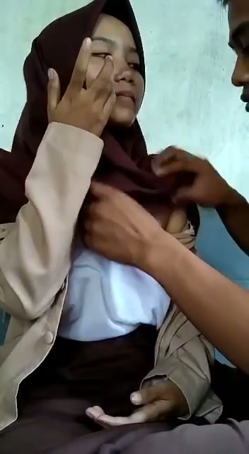 Anak pramka nyusu takut ketauan.mp4