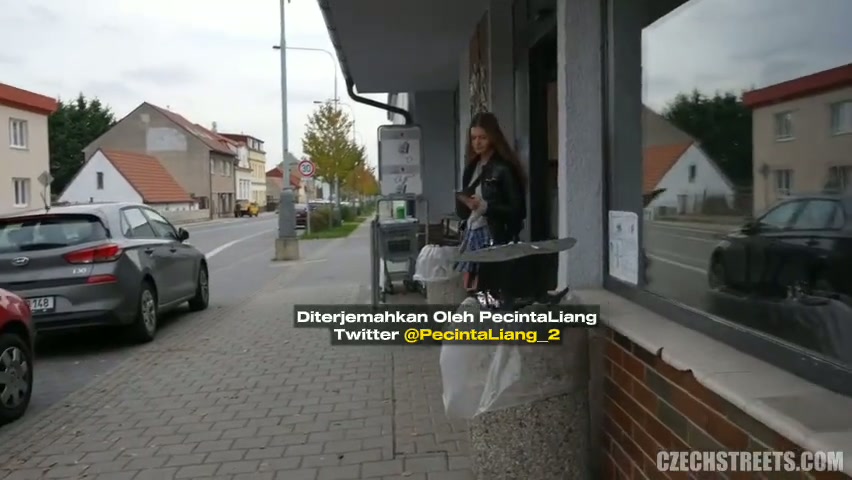 Tega jual pacar dan cewenya rela demi uang.mp4