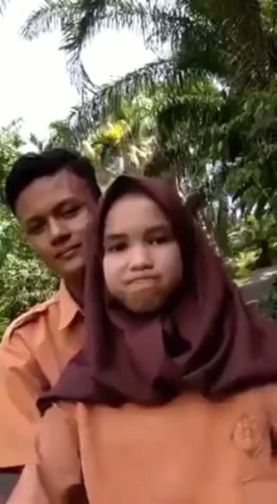 ANAK PRAMUKA DIBAWAH POHON