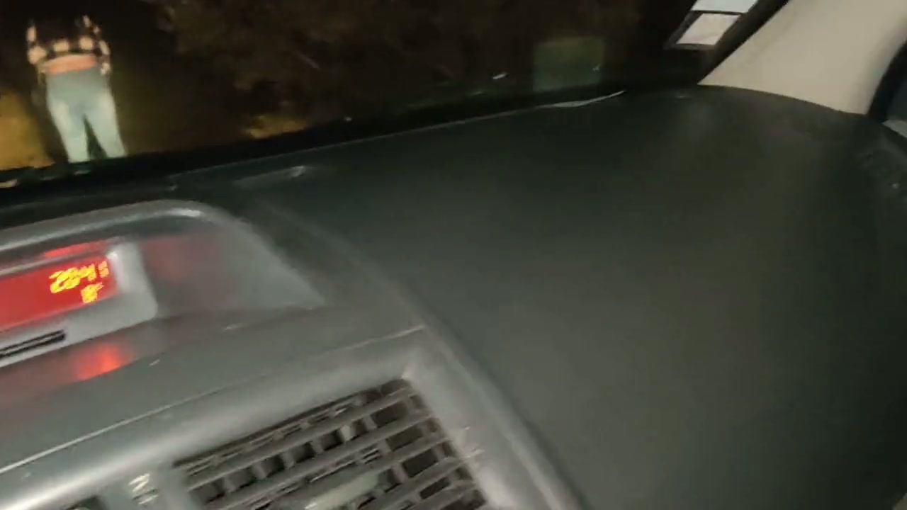 Cewek Galau Di Pinggir Jalan - DoodStream