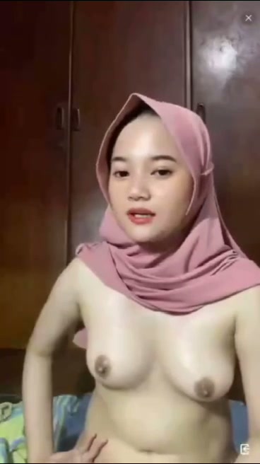 Abg jilbab cantik colmek terus ketika live - PoopHD.mp4