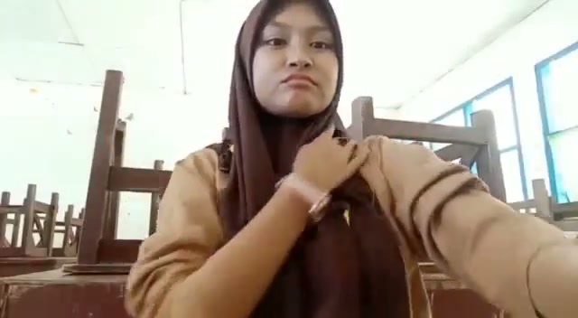 Bokep Indo Genjot Memek Mulus Adek Jilbab Coklat - BokepIndo21.mp4