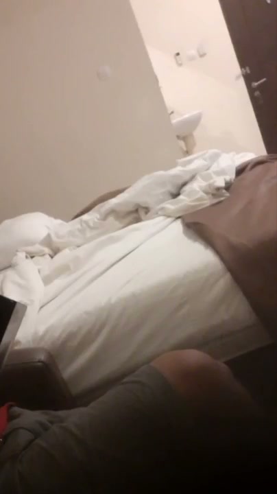 Cewek Hijab Suka Isap Kontol Pacar Besar Panjang di Hotel -