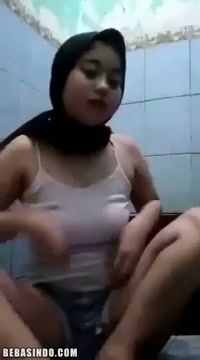 Bokep Indo Jilbab Muncrat Mantab Terbaik - BokepIndo21.mp4