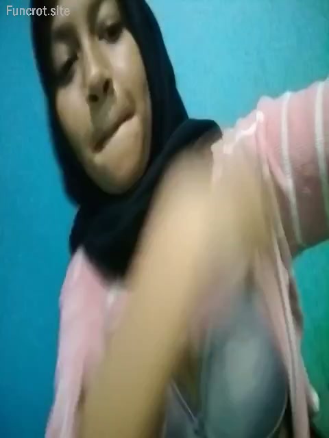 Ome Tv hijab pamer toket
