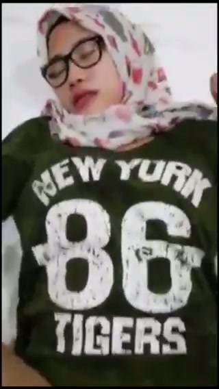 Hijab Cantik Crot di Muka - DoodStream