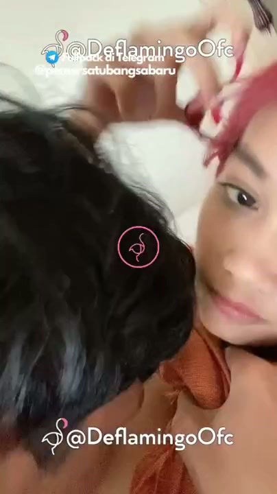 Bokep Indo Colmek Hijab Merah Omek di Toilet