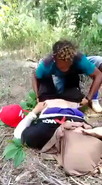 Paksa jilbab di hutan.mp4
