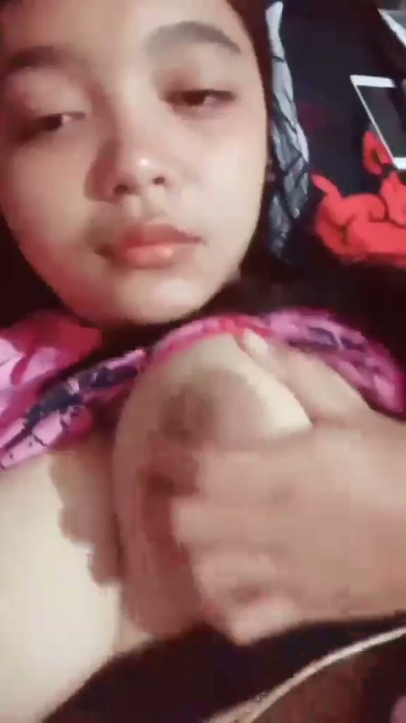 jilbab imut lugu pap susu gede toge abg 18yo -