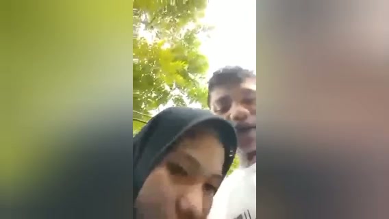 Jilbab suka nenenin pacar