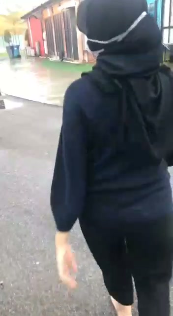 hamilin cewe hijab di mobil