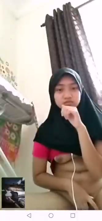 jilbab esemah esempeh remastetek nyusu colmek Ometv