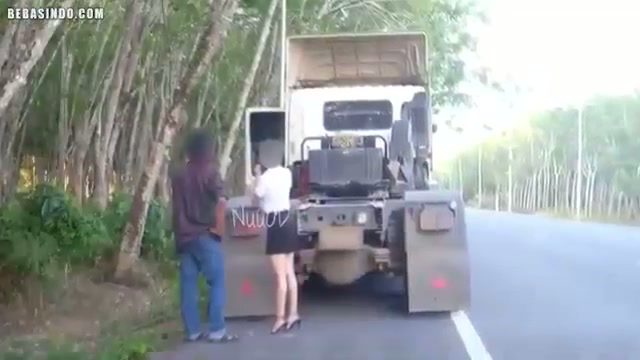 Bokep Indo Mahasiswi Toge BDSM Prank Supir Truck - BOKEPSIN