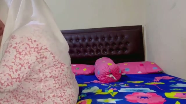 NGEWE SAMA EMAK-EMAK HIJABERS MONTOK - PoopHD.mp4