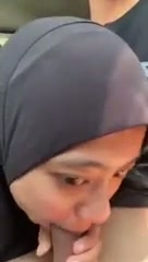 Hijaber sepong dimobil.mp4
