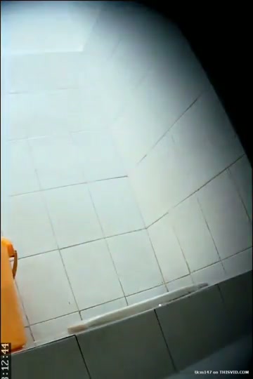 Ngintip jilbab pipis di SPBU 2 -.mp4