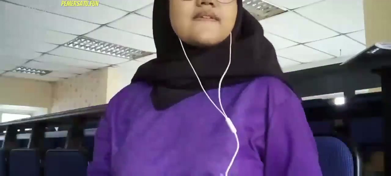 Hijab Eksib Di Kantor