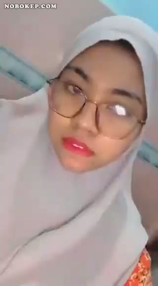 Bokep Indo Binor Jilbab Kacamata Colmek Squirt