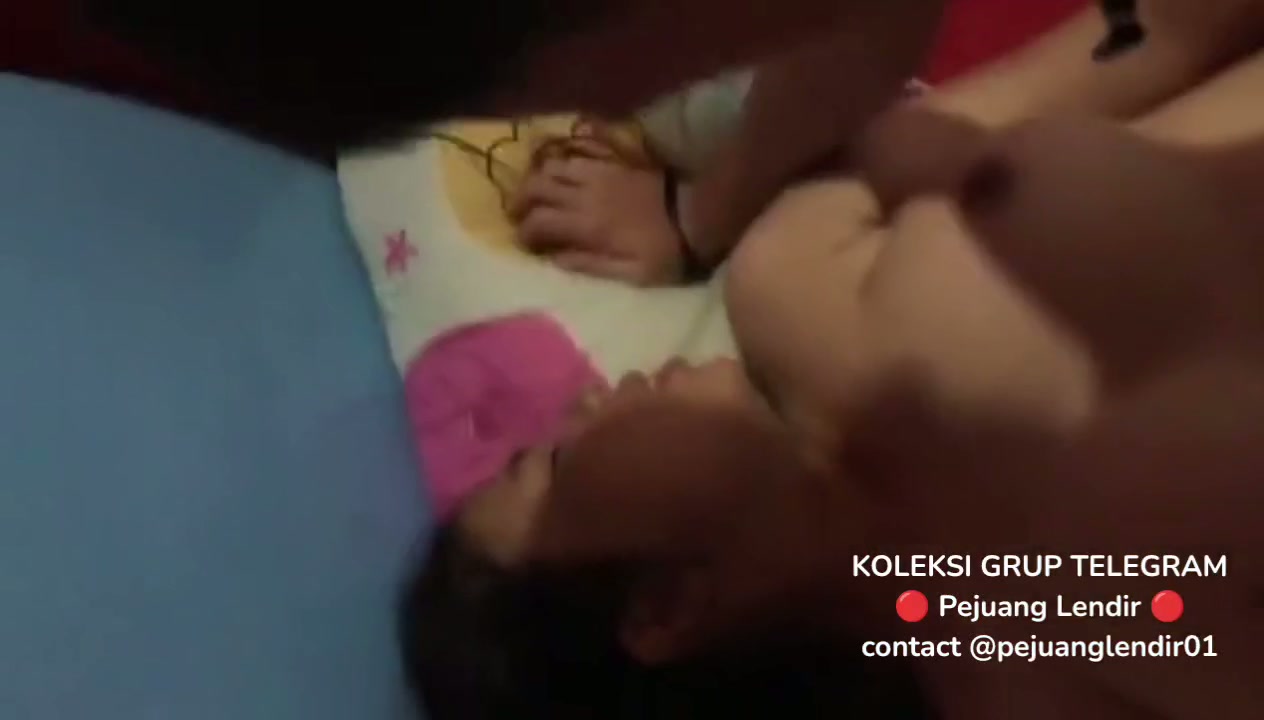 ✓ adek kakak Ngentot desahnya kencang banget katanya sakit